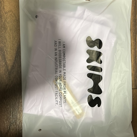 FITS EVERYBODY HIGH-WAISTED SHORT - Picture 2 of 4